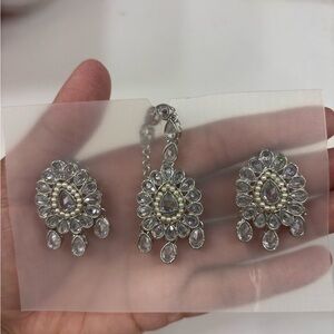 Indian stud and tikka set